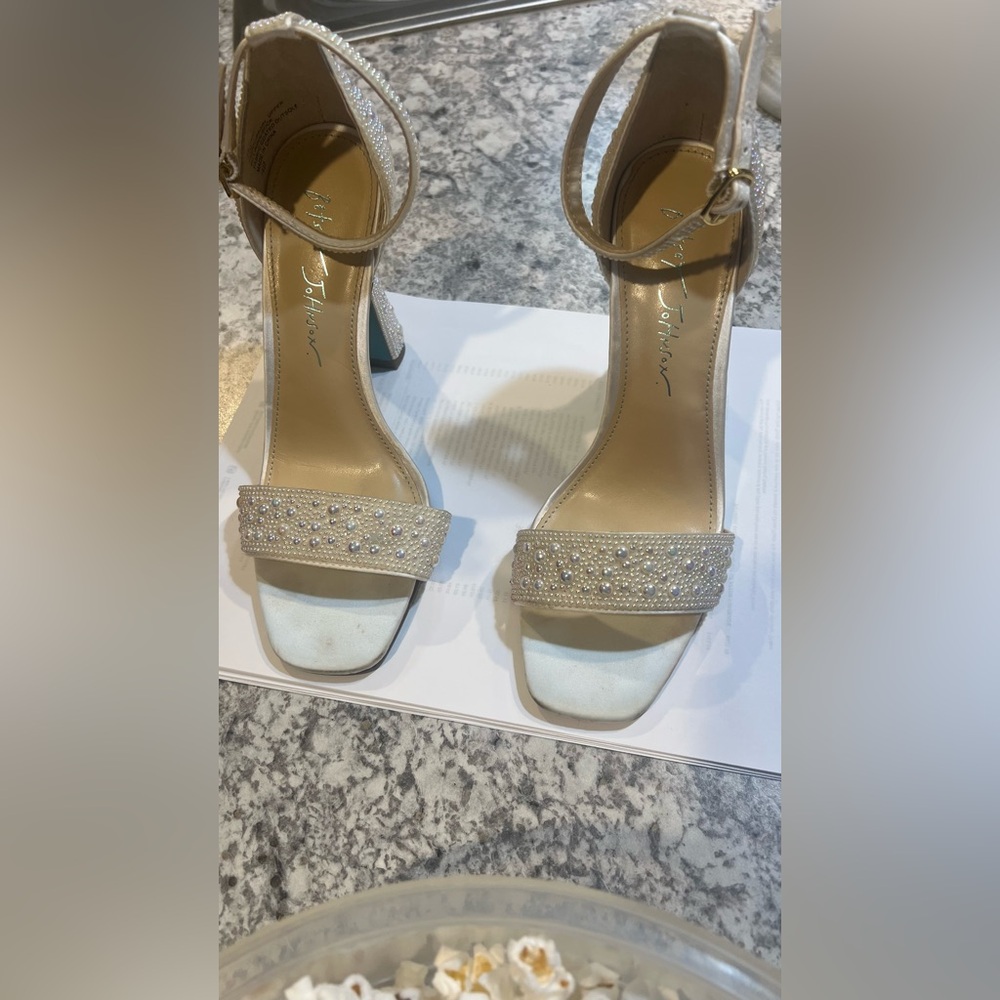 Betsy Johnson ivory pearl heels